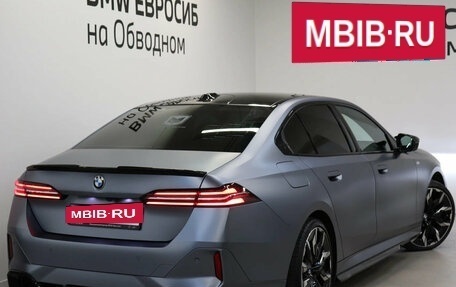 BMW 5 серия, 2023 год, 6 990 000 рублей, 2 фотография