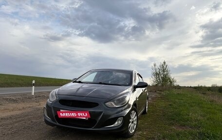 Hyundai Solaris II рестайлинг, 2011 год, 750 000 рублей, 2 фотография