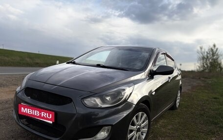 Hyundai Solaris II рестайлинг, 2011 год, 750 000 рублей, 3 фотография