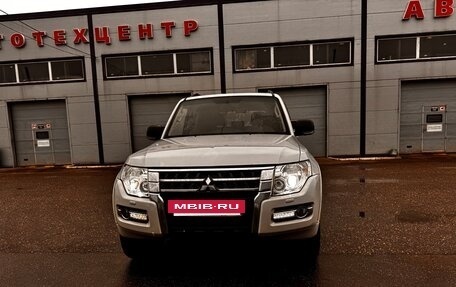 Mitsubishi Pajero IV, 2015 год, 2 450 000 рублей, 4 фотография