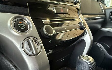 Toyota Land Cruiser 200, 2015 год, 4 700 000 рублей, 21 фотография