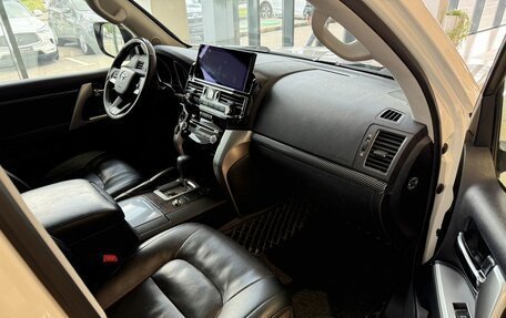 Toyota Land Cruiser 200, 2015 год, 4 700 000 рублей, 31 фотография