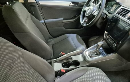 Volkswagen Jetta VI, 2011 год, 770 000 рублей, 17 фотография