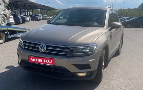 Volkswagen Tiguan II, 2020 год, 2 390 000 рублей, 2 фотография