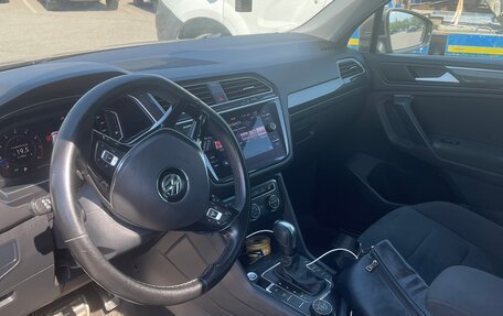 Volkswagen Tiguan II, 2020 год, 2 390 000 рублей, 12 фотография