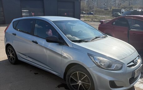 Hyundai Solaris II рестайлинг, 2011 год, 590 000 рублей, 2 фотография