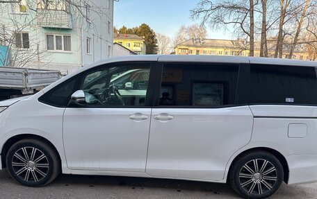 Toyota Noah III, 2020 год, 2 295 000 рублей, 4 фотография