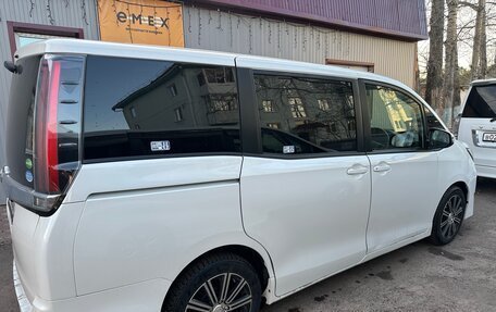 Toyota Noah III, 2020 год, 2 295 000 рублей, 8 фотография