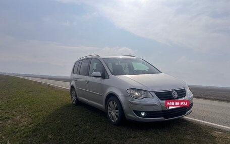 Volkswagen Touran III, 2007 год, 810 000 рублей, 2 фотография