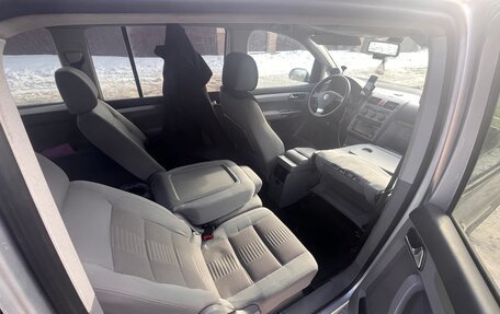 Volkswagen Touran III, 2007 год, 810 000 рублей, 11 фотография