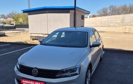 Volkswagen Jetta VI, 2015 год, 1 250 000 рублей, 2 фотография