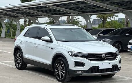 Volkswagen T-Roc I, 2022 год, 1 800 000 рублей, 2 фотография
