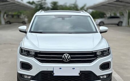 Volkswagen T-Roc I, 2022 год, 1 800 000 рублей, 3 фотография
