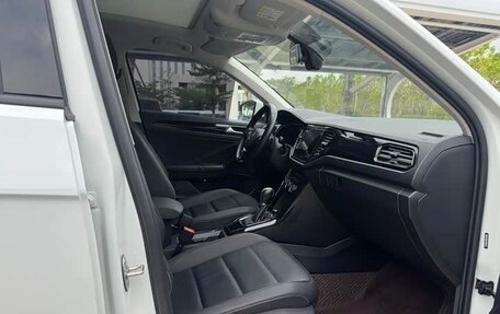 Volkswagen T-Roc I, 2022 год, 1 800 000 рублей, 9 фотография