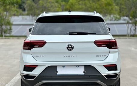 Volkswagen T-Roc I, 2022 год, 1 800 000 рублей, 16 фотография