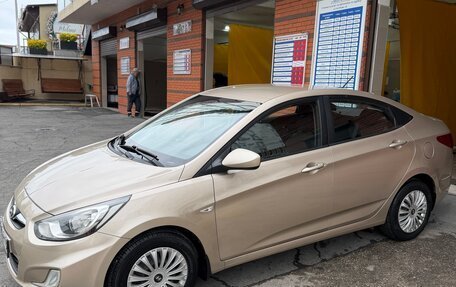 Hyundai Solaris II рестайлинг, 2012 год, 890 000 рублей, 3 фотография