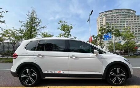 Volkswagen Touran III, 2023 год, 1 558 750 рублей, 8 фотография