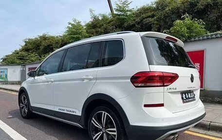 Volkswagen Touran III, 2023 год, 1 558 750 рублей, 5 фотография