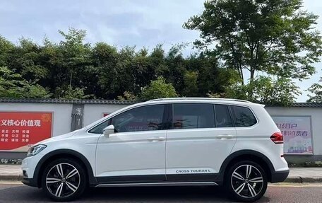 Volkswagen Touran III, 2023 год, 1 558 750 рублей, 4 фотография