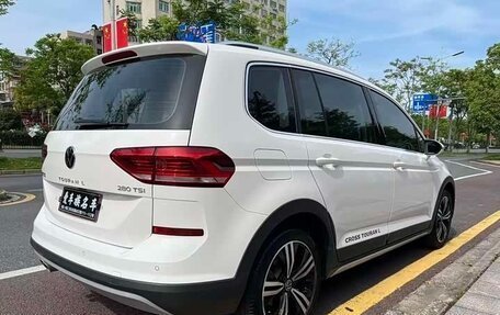 Volkswagen Touran III, 2023 год, 1 558 750 рублей, 7 фотография