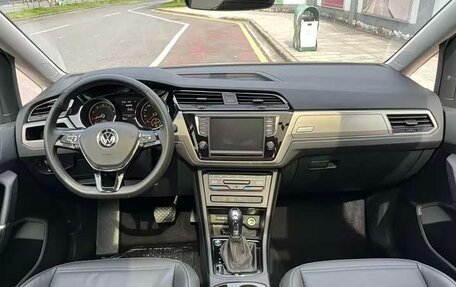 Volkswagen Touran III, 2023 год, 1 558 750 рублей, 11 фотография