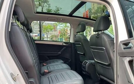 Volkswagen Touran III, 2023 год, 1 558 750 рублей, 18 фотография