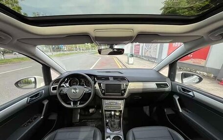Volkswagen Touran III, 2023 год, 1 558 750 рублей, 12 фотография