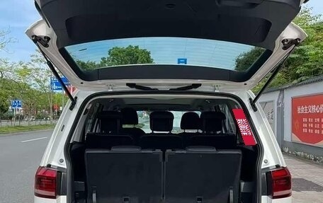Volkswagen Touran III, 2023 год, 1 558 750 рублей, 23 фотография