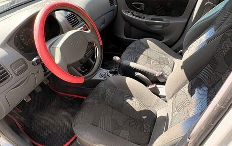 Hyundai Accent II, 2001 год, 195 000 рублей, 13 фотография