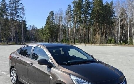 Hyundai Solaris II рестайлинг, 2015 год, 1 030 000 рублей, 1 фотография