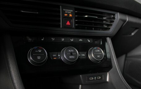 Volkswagen Jetta VII, 2021 год, 1 890 000 рублей, 21 фотография