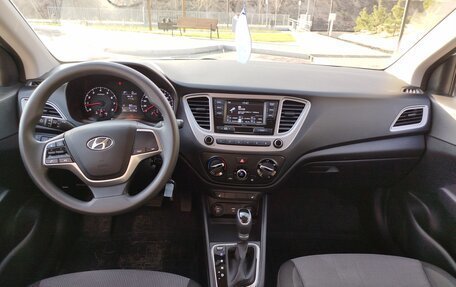 Hyundai Solaris II рестайлинг, 2021 год, 1 800 000 рублей, 8 фотография