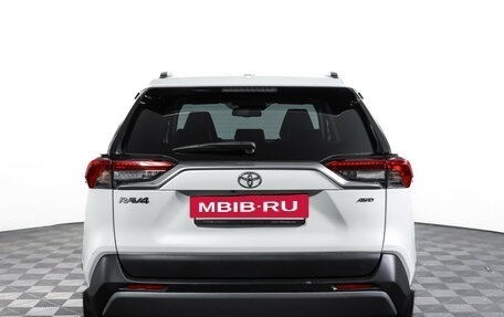 Toyota RAV4, 2022 год, 3 625 000 рублей, 6 фотография