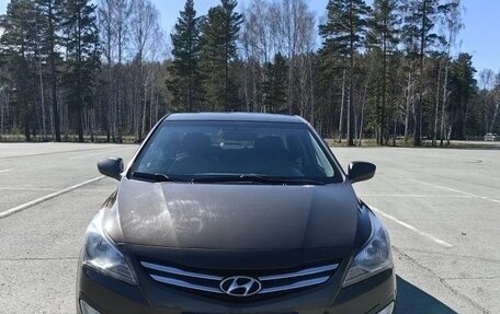 Hyundai Solaris II рестайлинг, 2015 год, 1 030 000 рублей, 2 фотография