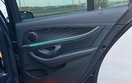 Mercedes-Benz E-Класс, 2018 год, 3 325 000 рублей, 24 фотография