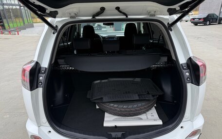 Toyota RAV4, 2018 год, 2 470 000 рублей, 13 фотография