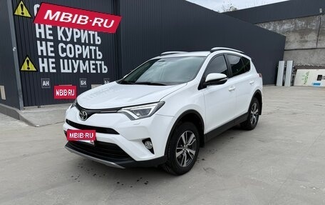 Toyota RAV4, 2018 год, 2 470 000 рублей, 2 фотография