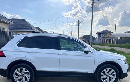 Volkswagen Tiguan II, 2021 год, 2 625 000 рублей, 3 фотография