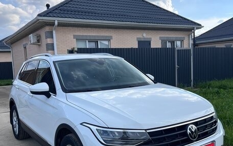 Volkswagen Tiguan II, 2021 год, 2 625 000 рублей, 2 фотография