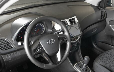 Hyundai Solaris II рестайлинг, 2015 год, 948 700 рублей, 5 фотография