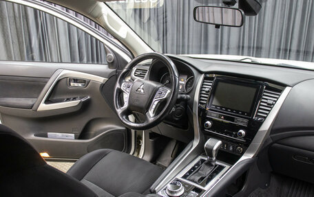 Mitsubishi Pajero Sport III рестайлинг, 2021 год, 3 998 000 рублей, 11 фотография