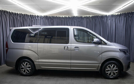 Hyundai Grand Starex Grand Starex I рестайлинг 2, 2019 год, 3 998 000 рублей, 4 фотография