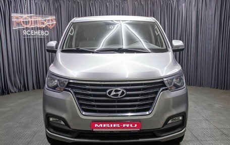 Hyundai Grand Starex Grand Starex I рестайлинг 2, 2019 год, 3 998 000 рублей, 2 фотография
