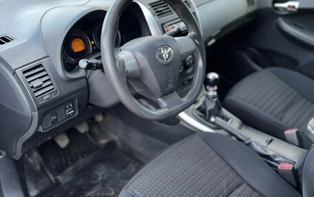 Toyota Corolla, 2011 год, 900 000 рублей, 8 фотография