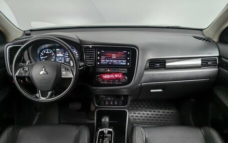 Mitsubishi Outlander III рестайлинг 3, 2018 год, 2 165 000 рублей, 12 фотография