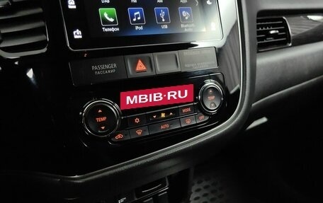 Mitsubishi Outlander III рестайлинг 3, 2018 год, 2 165 000 рублей, 15 фотография