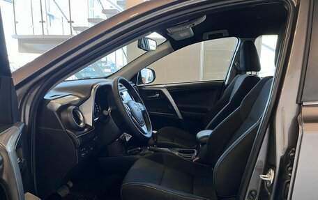 Toyota RAV4, 2017 год, 2 911 200 рублей, 14 фотография