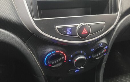 Hyundai Solaris II рестайлинг, 2015 год, 796 000 рублей, 22 фотография