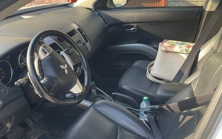 Mitsubishi Outlander III рестайлинг 3, 2010 год, 1 000 000 рублей, 2 фотография