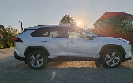 Toyota RAV4, 2020 год, 3 150 000 рублей, 7 фотография